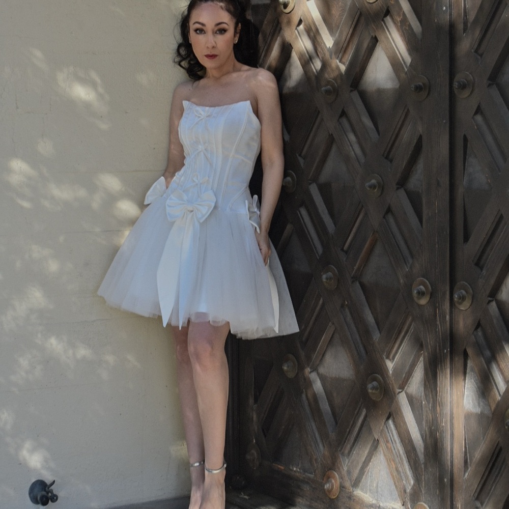 Elegant White Strapless Dress